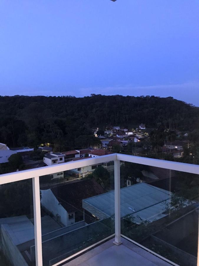 Casa De Vidro Com Vista A Mata Atlantica No Centro De *
